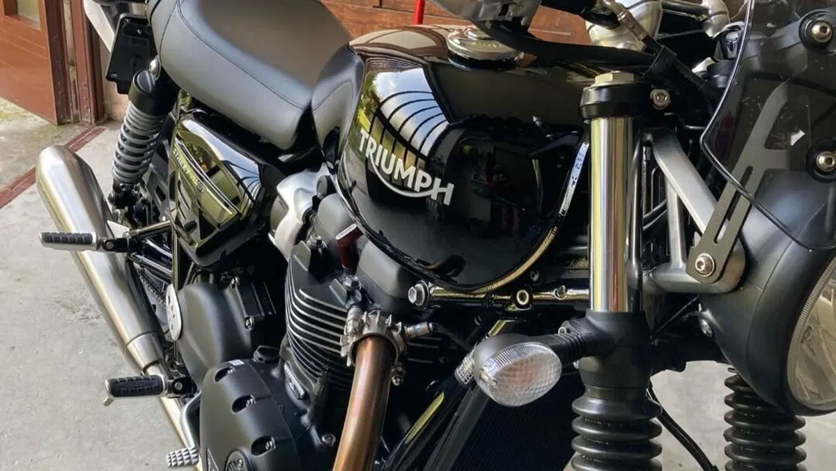 Triumph Street Twin 900 (2021 - 22)  (7)