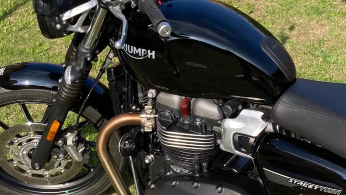 Triumph Street Twin 900 (2021 - 22)  (9)