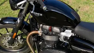 Triumph Street Twin 900 (2021 - 22)  (9)