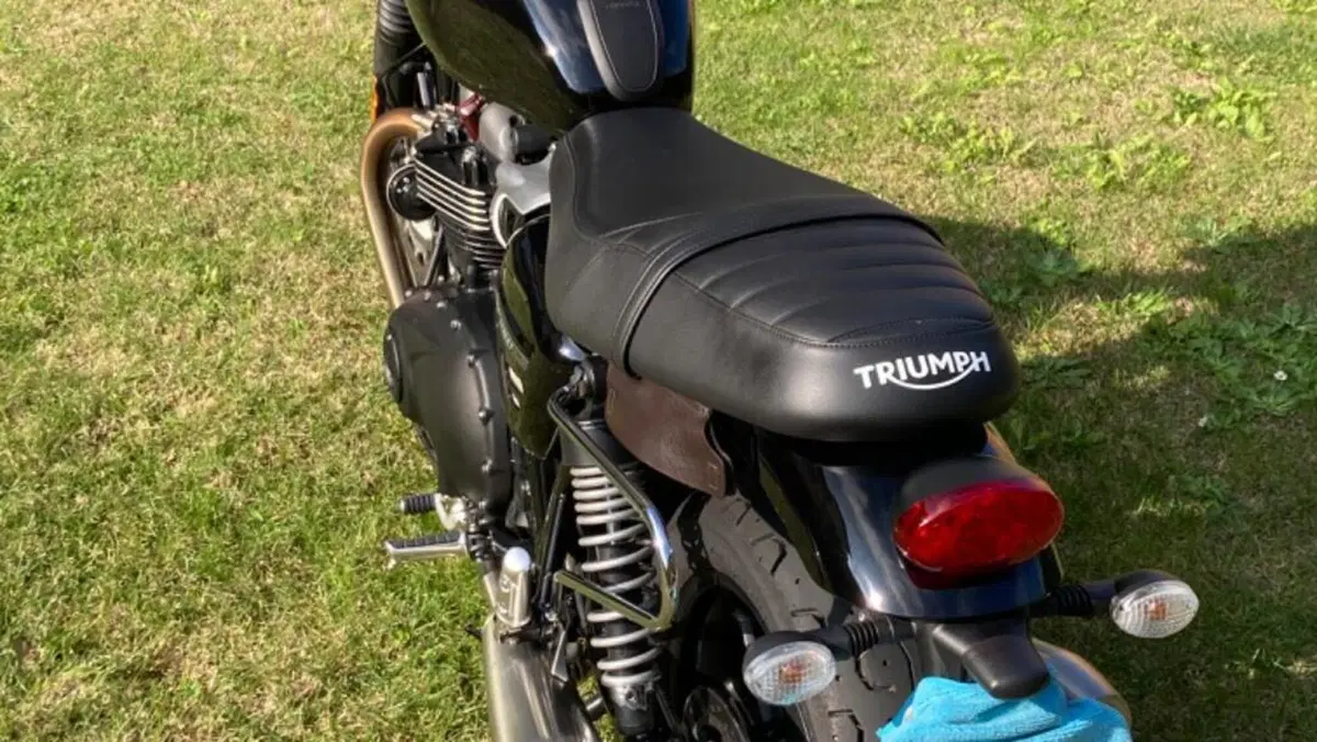 Triumph Street Twin 900 (2021 - 22)  (10)