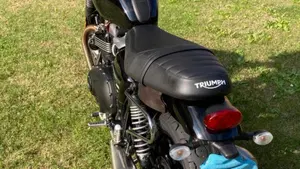 Triumph Street Twin 900 (2021 - 22)  (10)