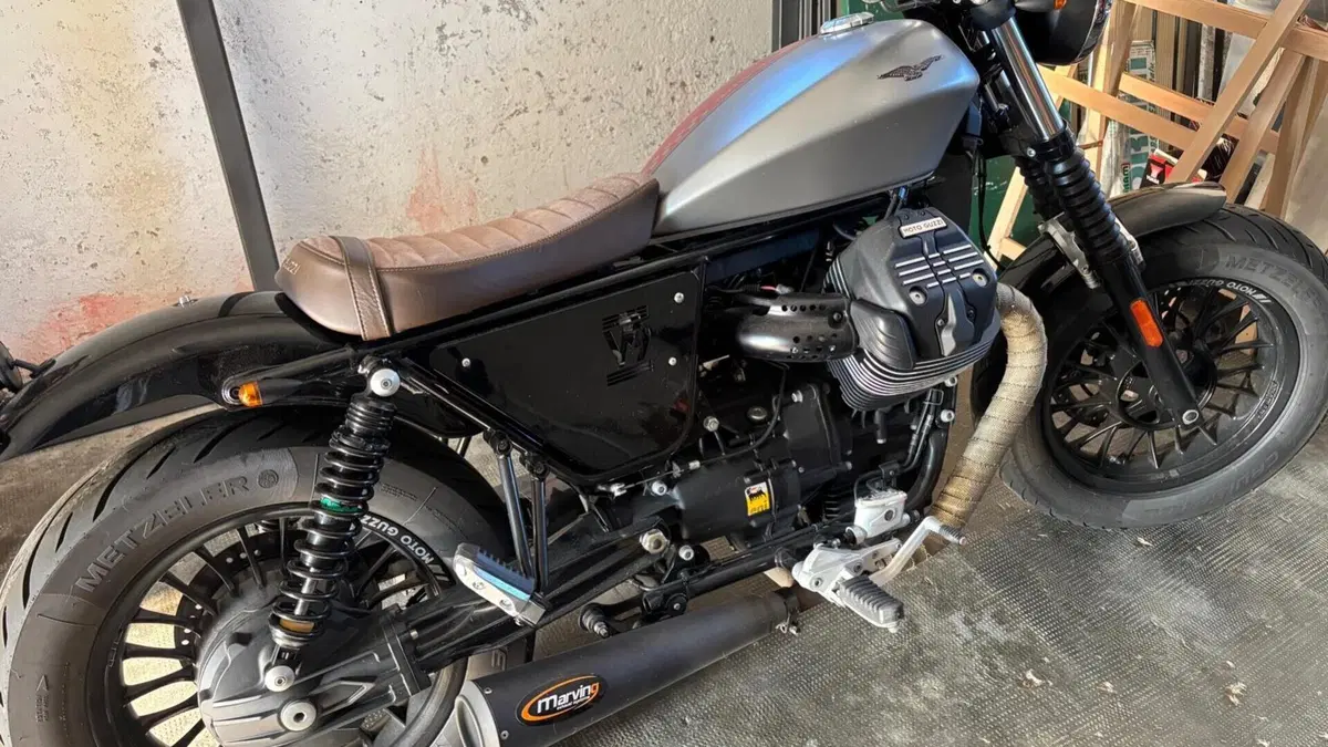 Moto Guzzi V9 Bobber (2016 - 18) 