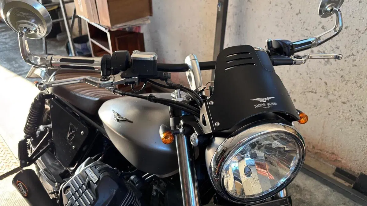 Moto Guzzi V9 Bobber (2016 - 18)  (5)