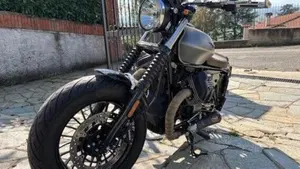 Moto Guzzi V9 Bobber (2016 - 18)  (3)