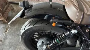 Moto Guzzi V9 Bobber (2016 - 18)  (16)