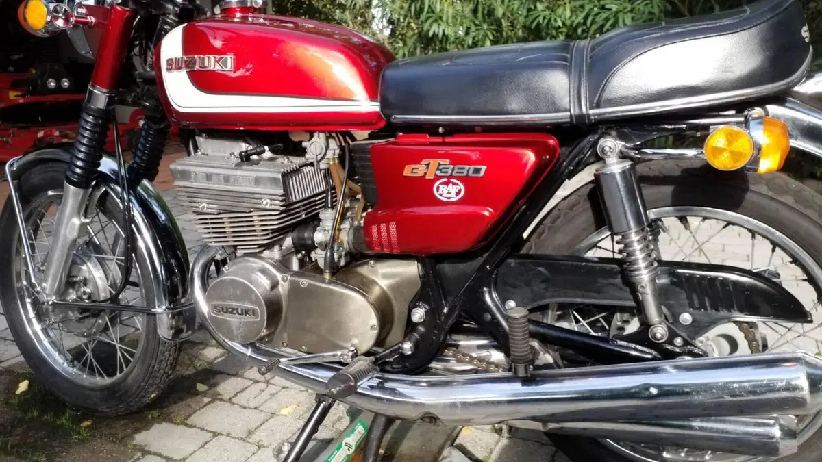 Suzuki   (2)