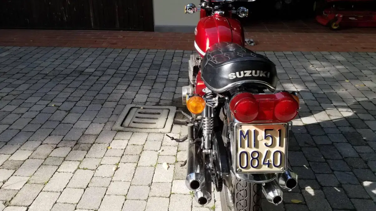 Suzuki   (4)