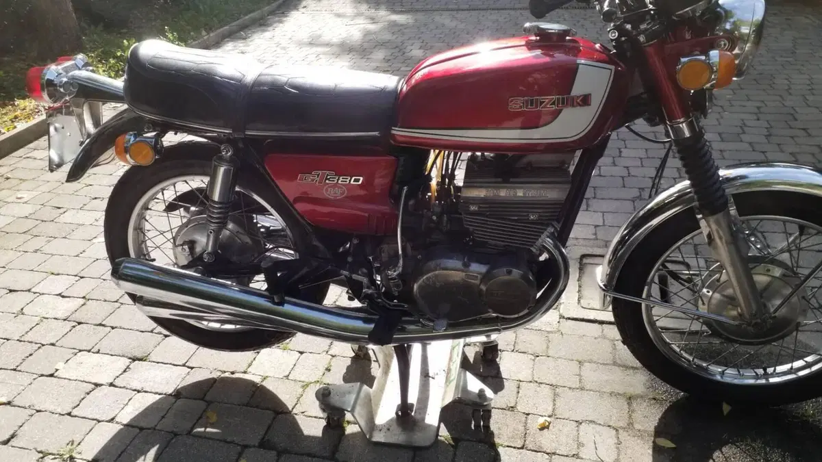 Suzuki   (5)
