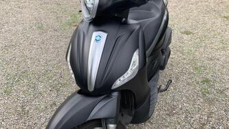 Piaggio Beverly 350 SportTouring ie ABS (2011 - 17) usata