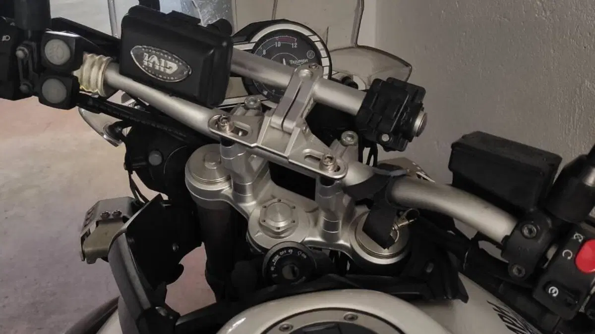Triumph Tiger 800 XC ABS (2010 - 14)  (3)