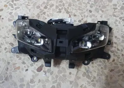 TRIMBOLI MOTO FARO FANALE ANTERIORE USATO ORIGINAL Yamaha - Annuncio 9554930