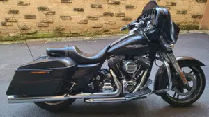 Harley-Davidson 107 Street Glide Special (2017 - 19) - FLHXS  (2)