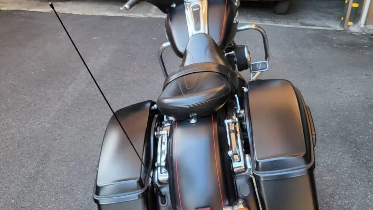 Harley-Davidson 107 Street Glide Special (2017 - 19) - FLHXS  (3)