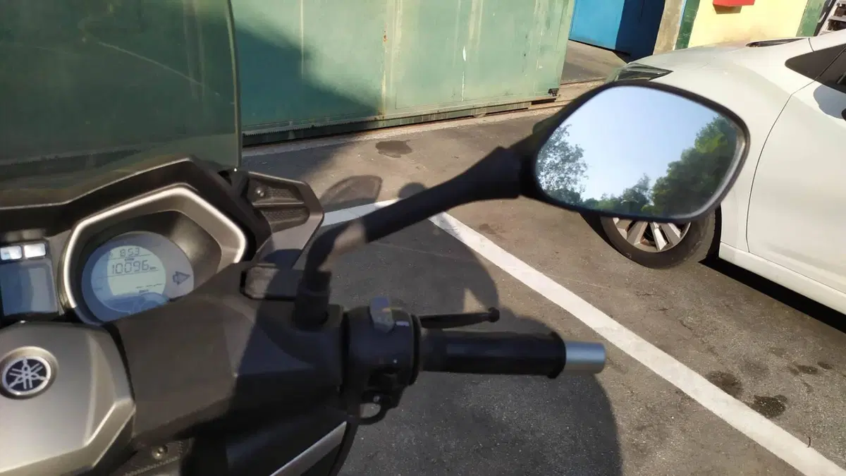 Yamaha X-Max 250 (2014 - 16)  (3)