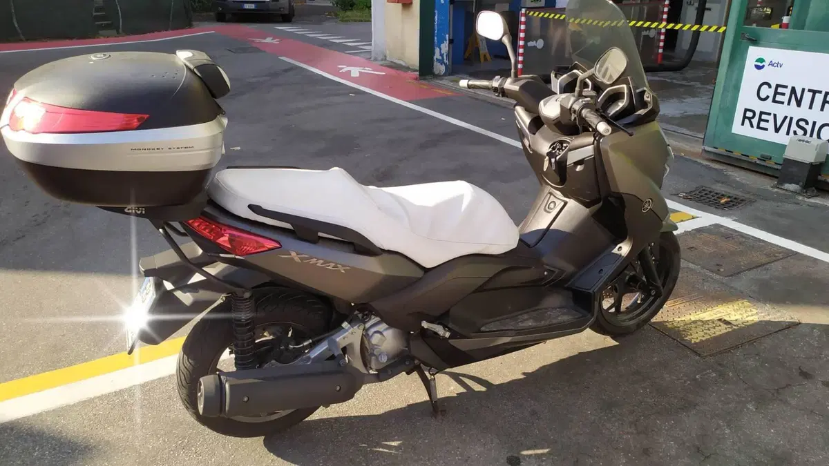 Yamaha X-Max 250 (2014 - 16)  (7)