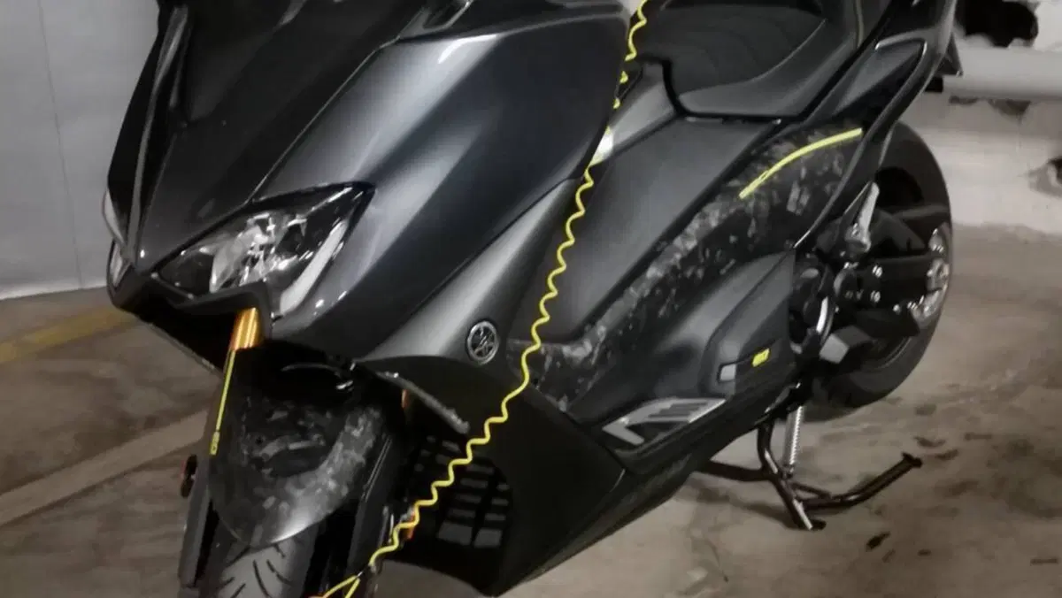 Yamaha T-Max 560 20° anniversario (2021) 