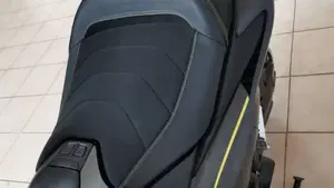 Yamaha T-Max 560 20° anniversario (2021)  (3)