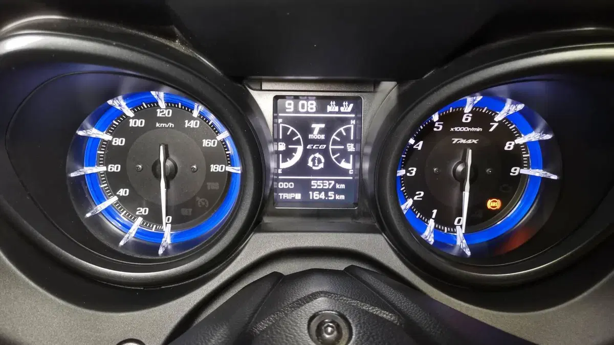 Yamaha T-Max 560 20° anniversario (2021)  (4)