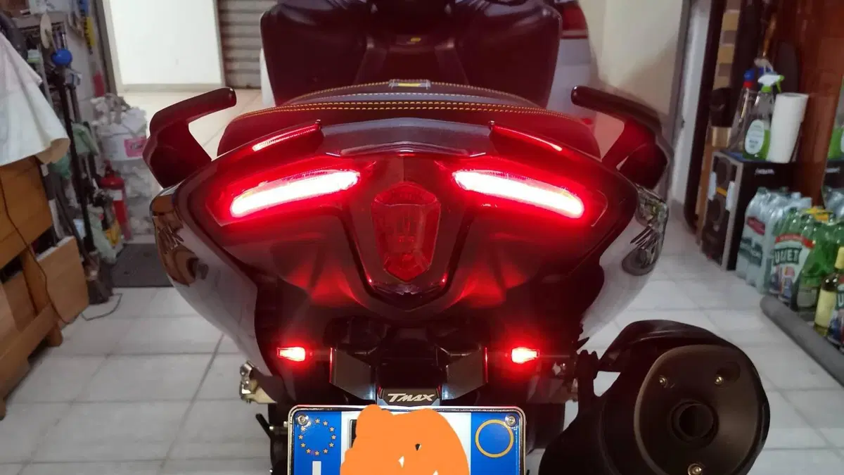 Yamaha T-Max 560 20° anniversario (2021)  (6)
