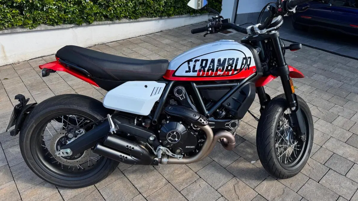 Ducati Scrambler 800 Urban Motard (2022) 