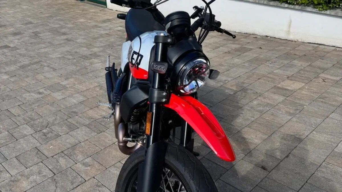 Ducati Scrambler 800 Urban Motard (2022)  (2)