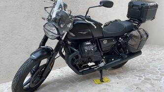 Moto Guzzi V7 Stone (2021 - 24) usata