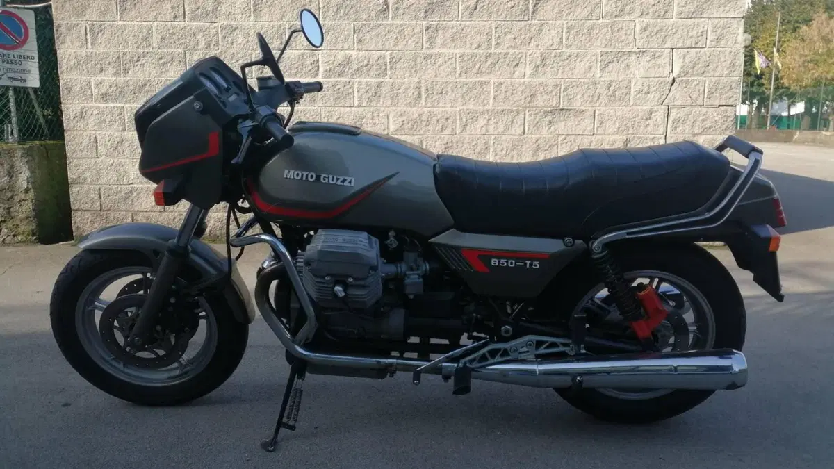 Moto Guzzi   (2)