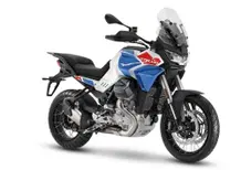 Il Passo dello Stelvio compie 200 anni: Moto Guzzi porta a EICMA la Stelvio Duecento Tributo