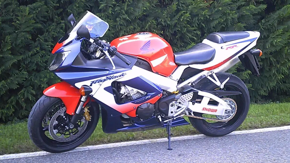 Honda CBR 900 RR Fireblade (2000 - 01) 