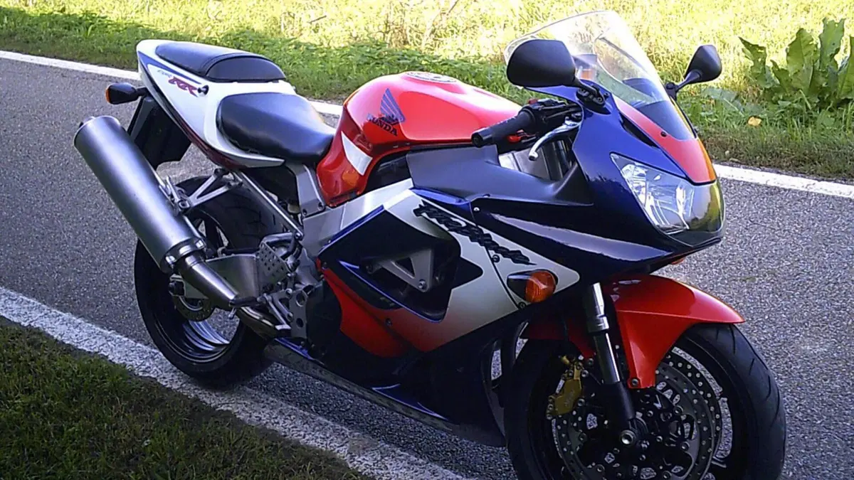 Honda CBR 900 RR Fireblade (2000 - 01)  (4)