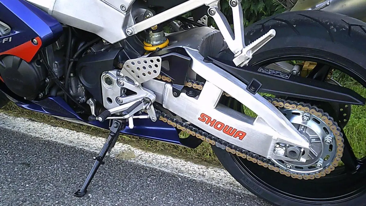 Honda CBR 900 RR Fireblade (2000 - 01)  (5)