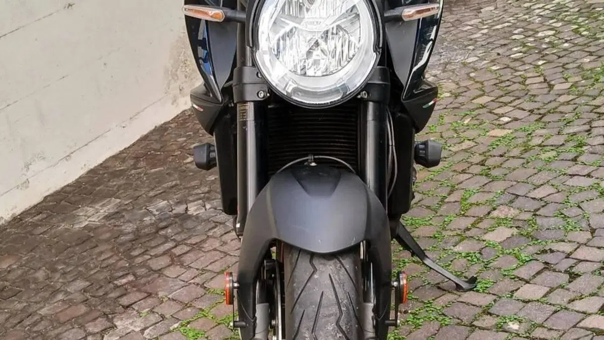 MV Agusta Brutale 800 Rosso (2021 - 23)  (2)