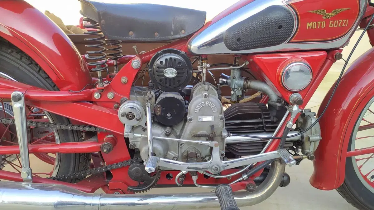 Moto Guzzi   (2)
