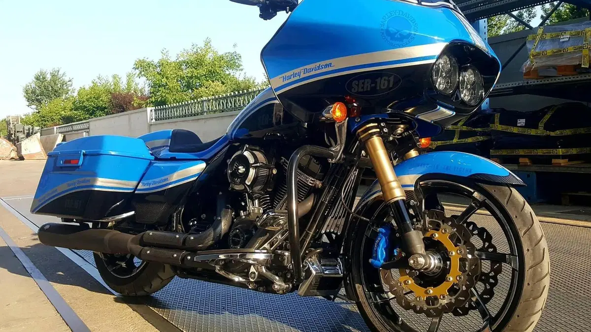 Harley-Davidson 1800 Road Glide Custom (2013) - FLTRXSE 