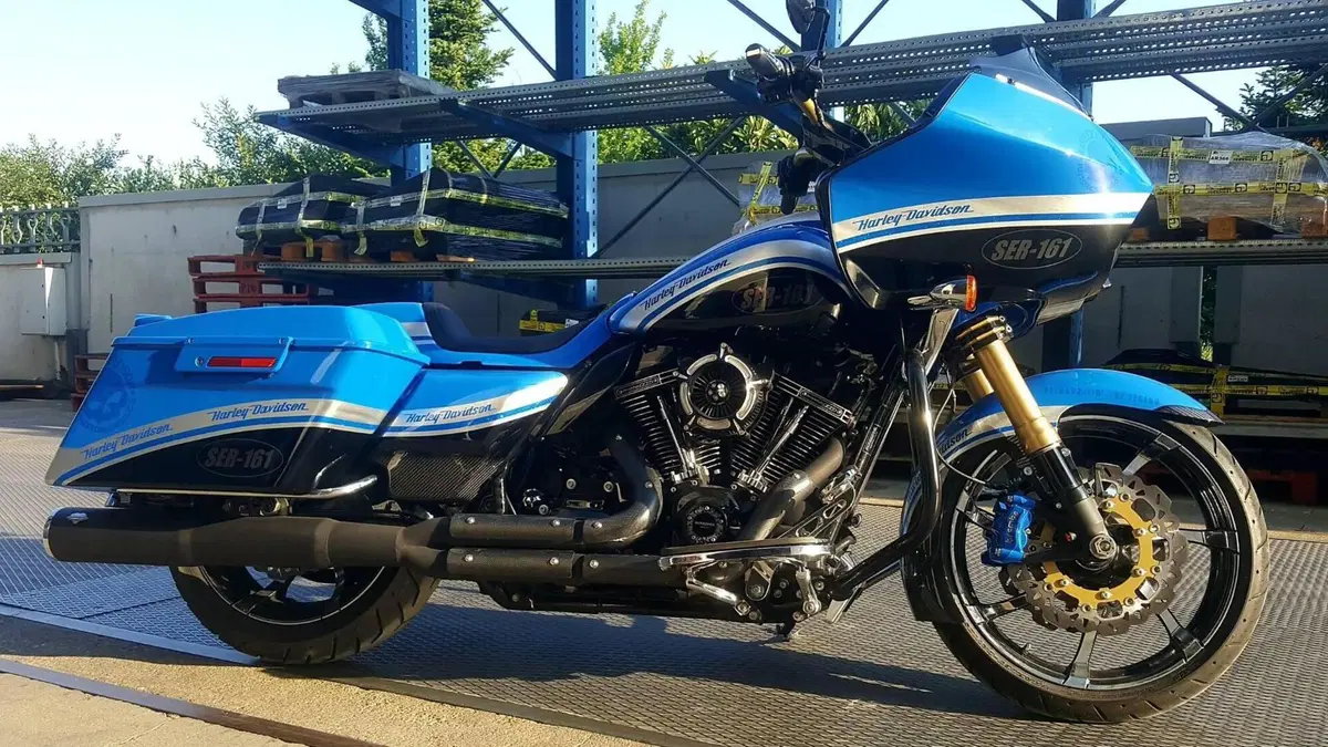 Harley-Davidson 1800 Road Glide Custom (2013) - FLTRXSE  (13)
