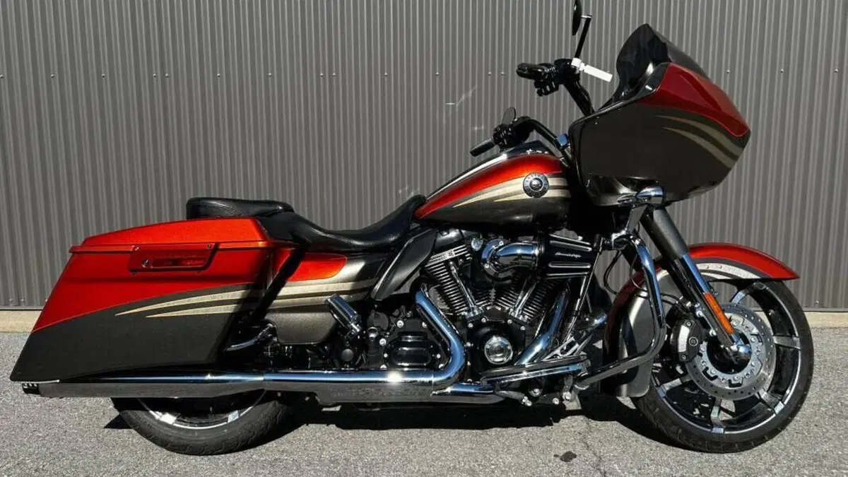 Harley-Davidson 1800 Road Glide Custom (2013) - FLTRXSE 