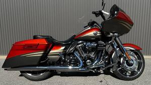 Harley-Davidson 1800 Road Glide Custom (2013) - FLTRXSE 