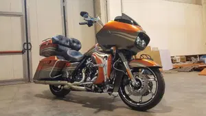 Harley-Davidson 1800 Road Glide Custom (2013) - FLTRXSE  (3)