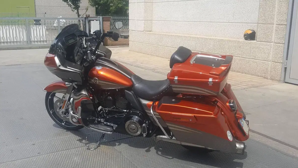 Harley-Davidson 1800 Road Glide Custom (2013) - FLTRXSE  (4)
