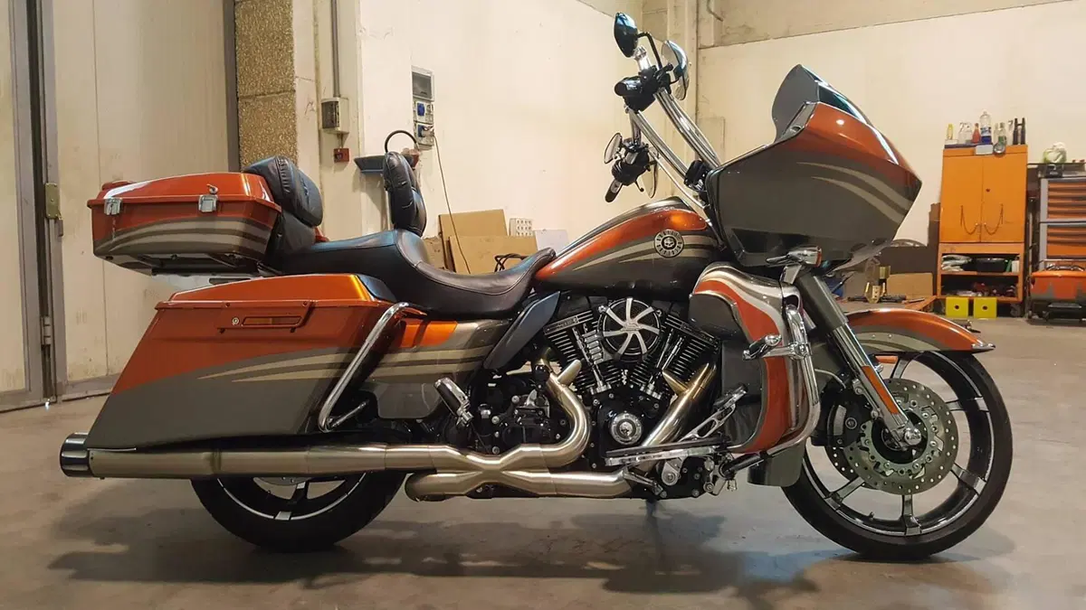 Harley-Davidson 1800 Road Glide Custom (2013) - FLTRXSE  (14)