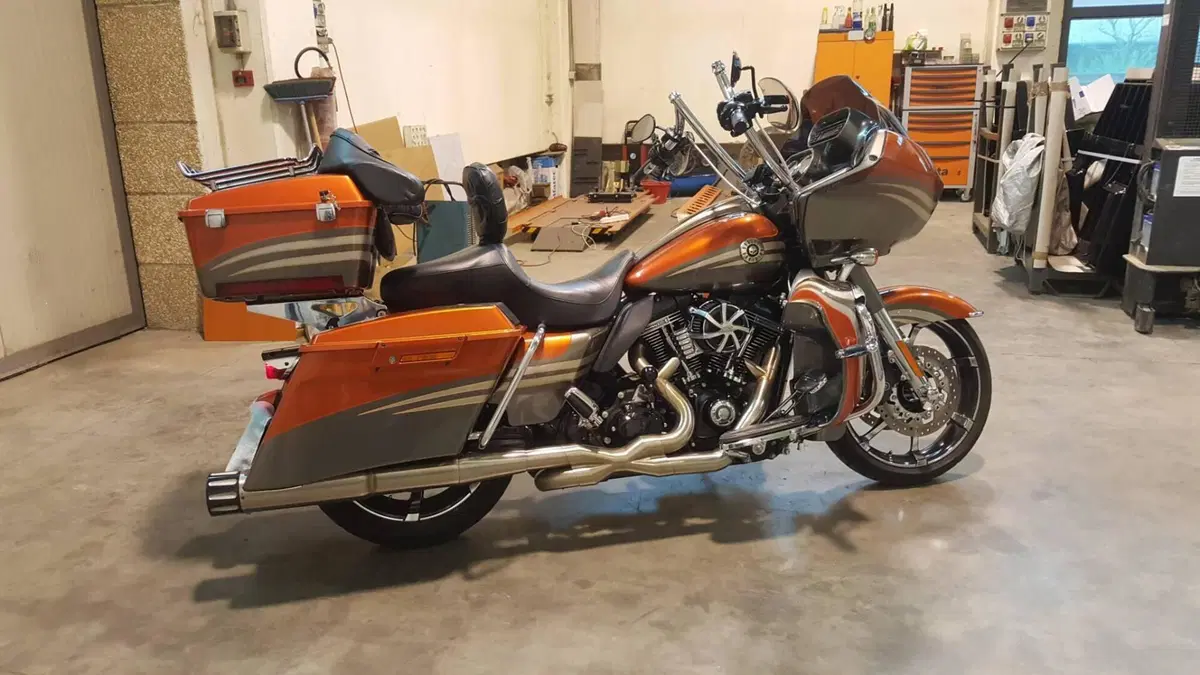 Harley-Davidson 1800 Road Glide Custom (2013) - FLTRXSE  (15)