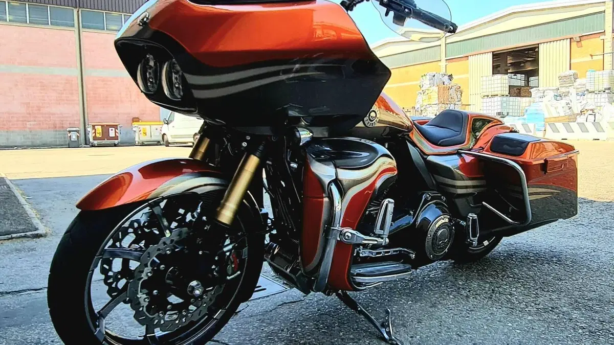 Harley-Davidson 1800 Road Glide Custom (2013) - FLTRXSE  (16)