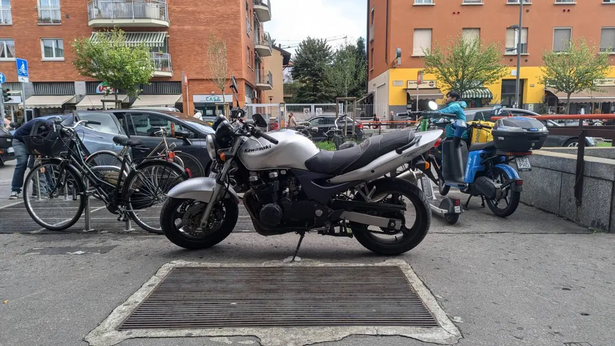 Kawasaki ZR-7 (2001 - 04) 