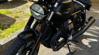 Moto Guzzi V7 Stone (2021 - 24) usata