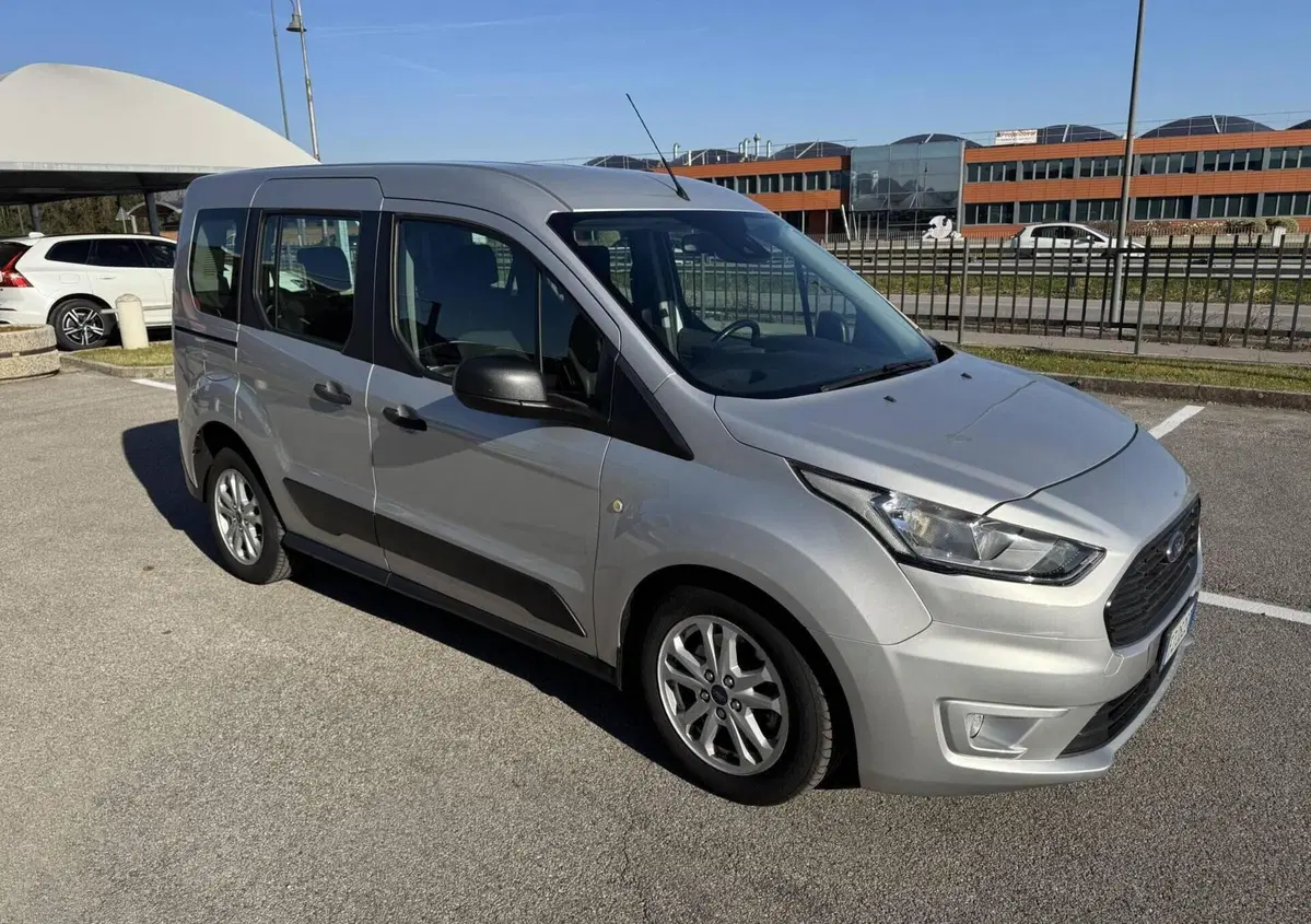 Ford Tourneo Connect 1.5 TDCi 100 CV Plus (2)