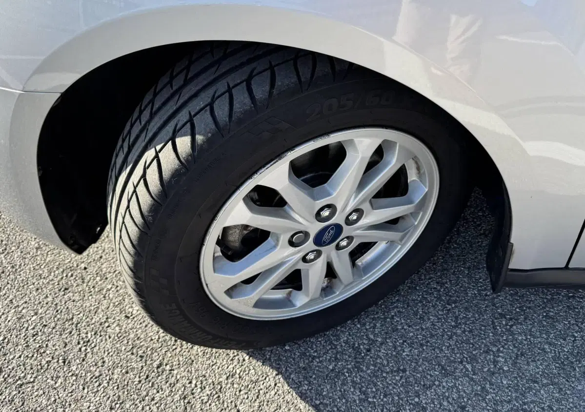 Ford Tourneo Connect 1.5 TDCi 100 CV Plus (8)