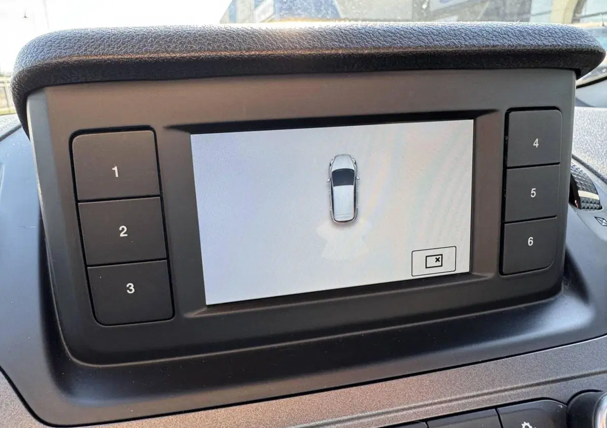 Ford Tourneo Connect 1.5 TDCi 100 CV Plus (17)