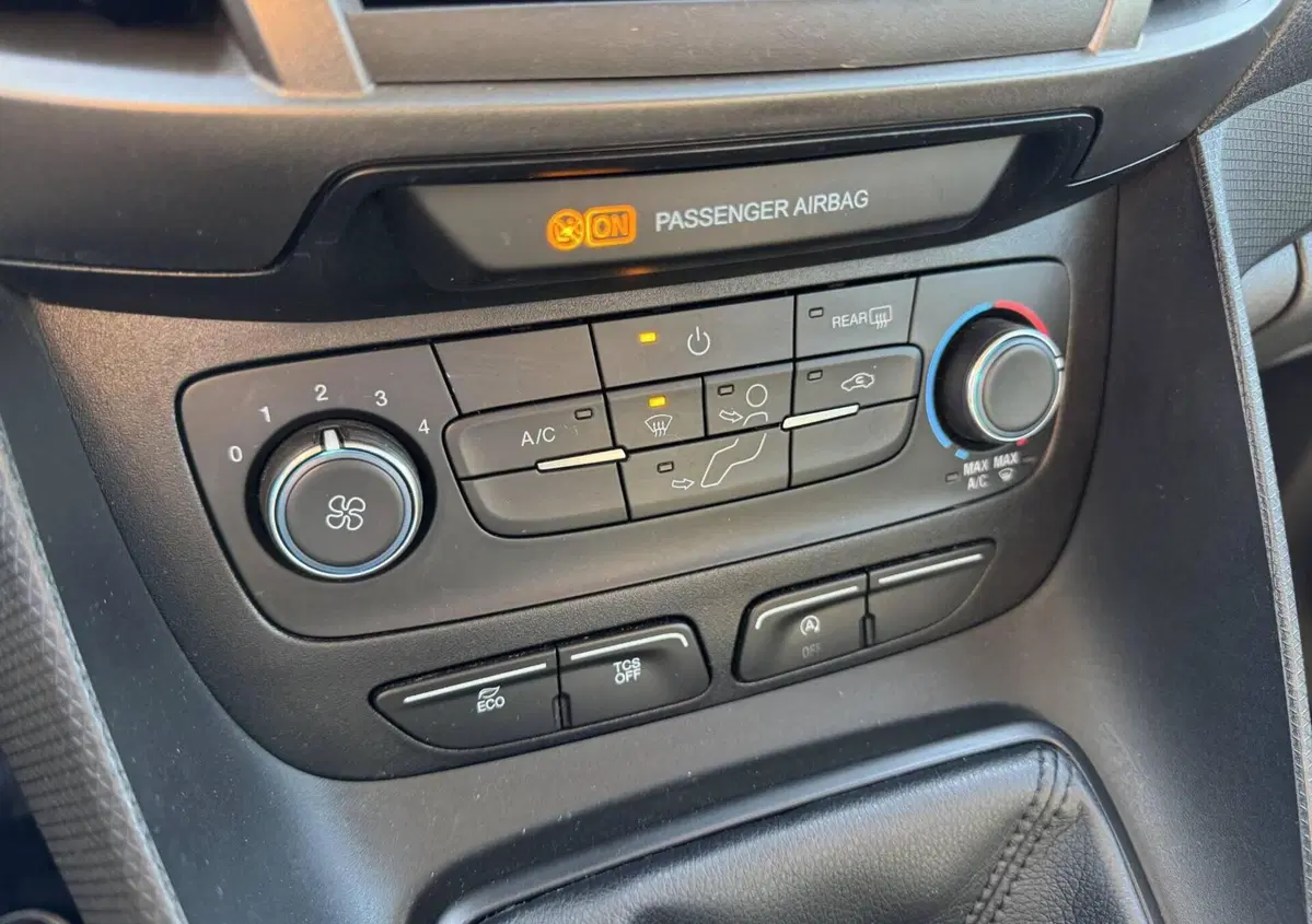 Ford Tourneo Connect 1.5 TDCi 100 CV Plus (18)