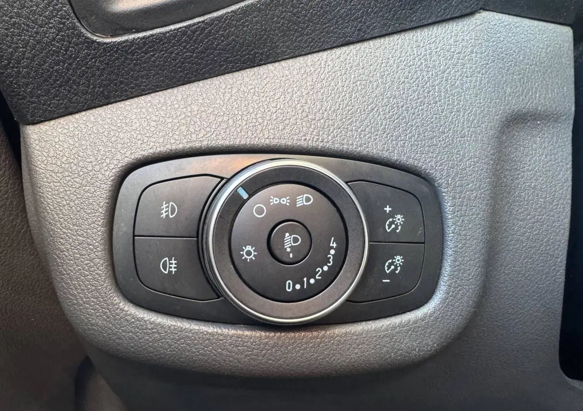 Ford Tourneo Connect 1.5 TDCi 100 CV Plus (20)