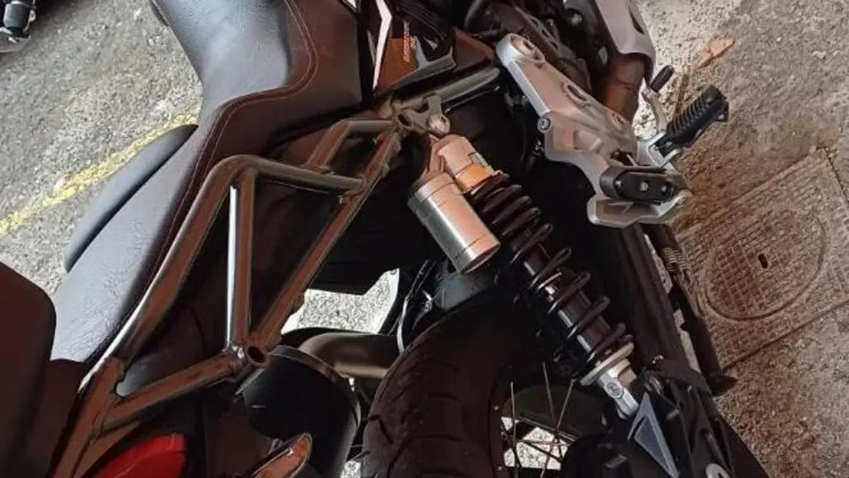 Moto Guzzi V85 TT Guardia d'Onore (2022 - 23)  (4)